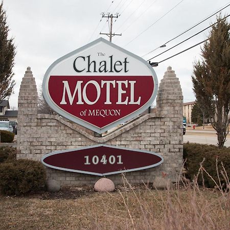 The Chalet Motel Mequon Exteriör bild